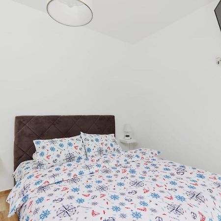 Petrovic Apartmani Tivat Exterior photo