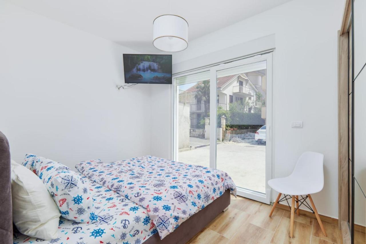 Petrovic Apartmani Tivat Exterior photo